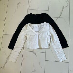 (2 PC) BLACK + WHITE LONG SLEEVE CROP TOPS